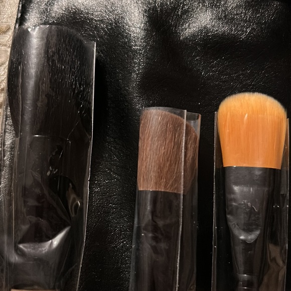 🛁Brand New Crown 10-Piece Pro Basics Brush Set plus fold up case M77 - Picture 6 of 9